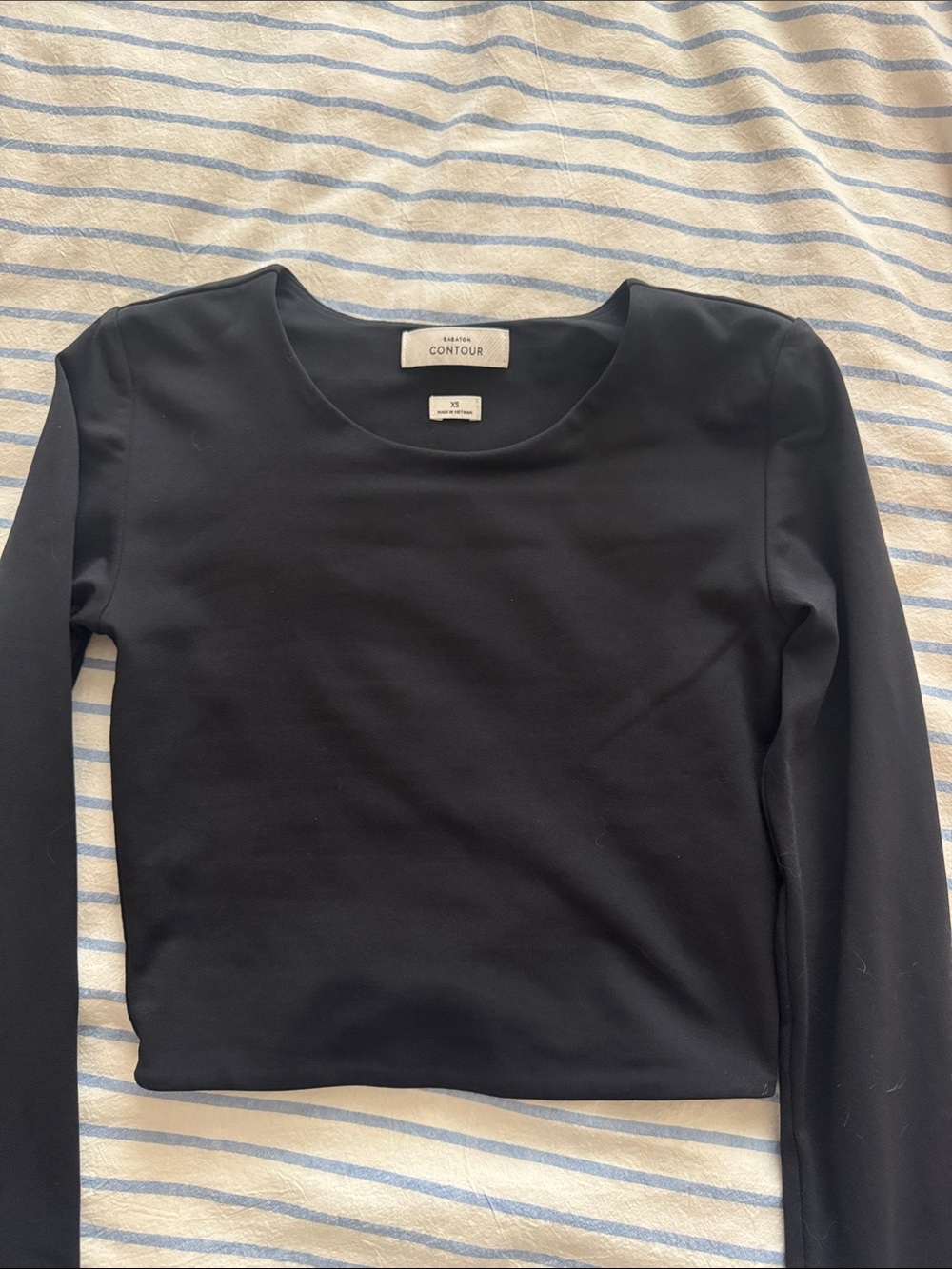 Aritzia Babaton Contour Cropped Black Long-Sleeve